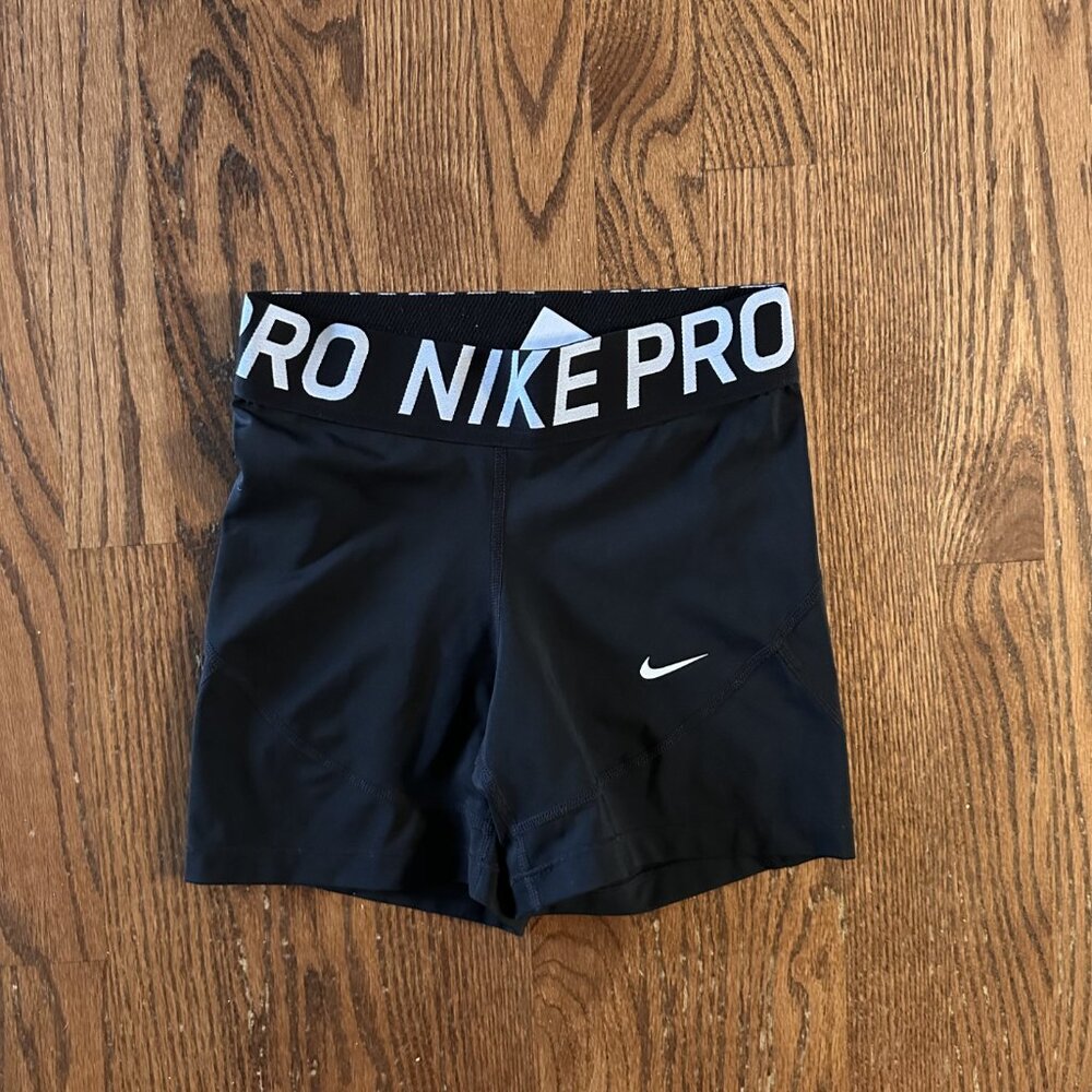 EUC Women's SMALL Nike Pro A09975 Dri-Fit Black Compression Tight Fit Shorts